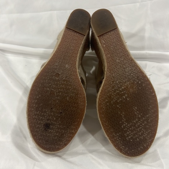 Michael Kors women’s front zip espadrille - Picture 8 of 9